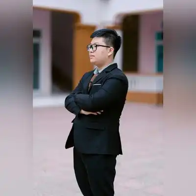 龚然月